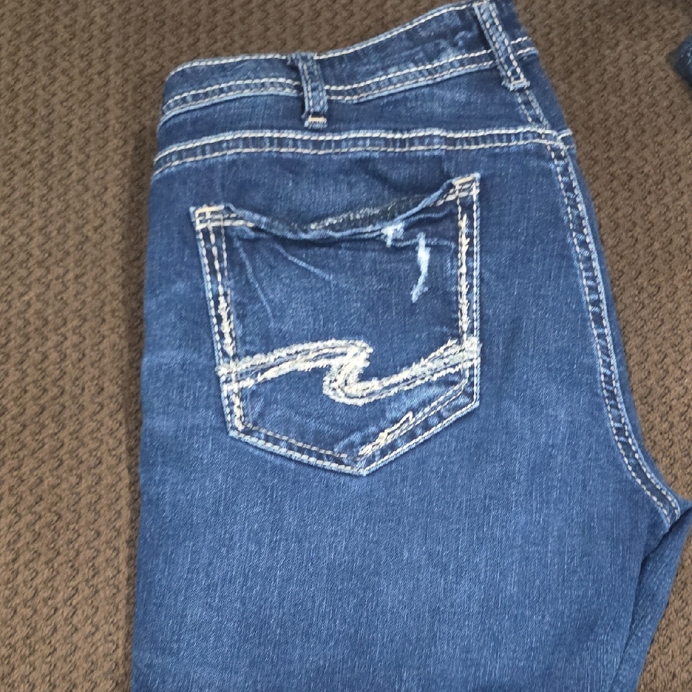 Silver Jeans Blue Distressed Pocket Capris